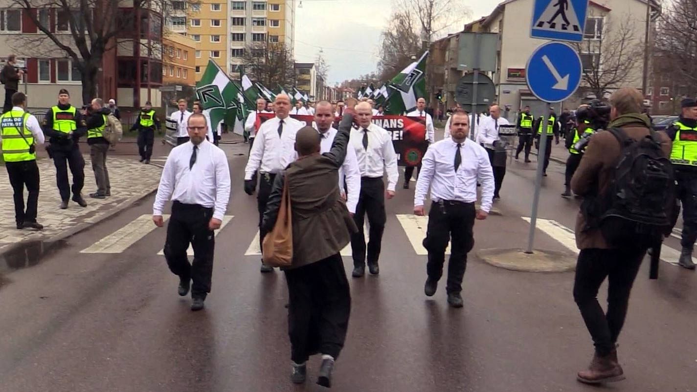 Tess Asplund opposing a Neo-Nazi march at Sweden. (Photo: AP)