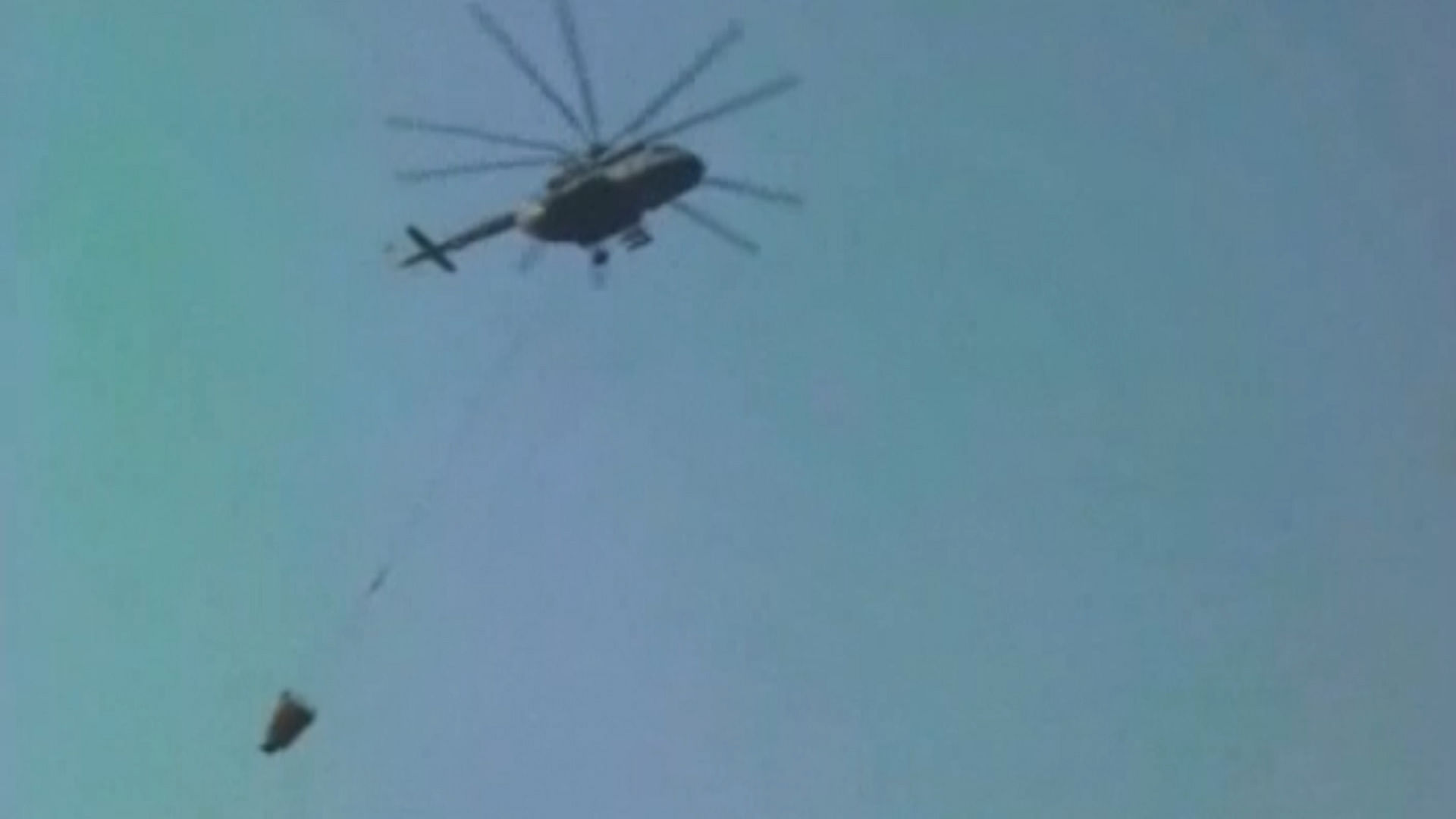 MI-17 helicopters spray water on Uttarakhand forest fires by lifting water from Bhimtal river using buckets. (Photo: ANI screengrab)