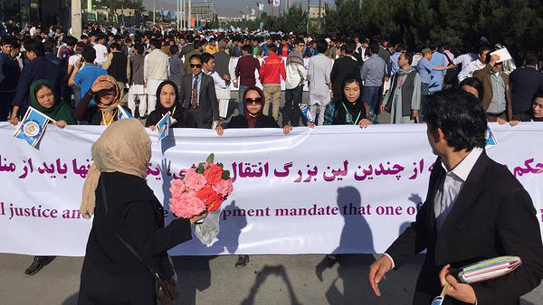 Women Protest in Kabul over TUTAP Power Project. (Photo: <a href="https://twitter.com/Moonzajer/status/732100871987826688/photo/1">Twitter</a>)