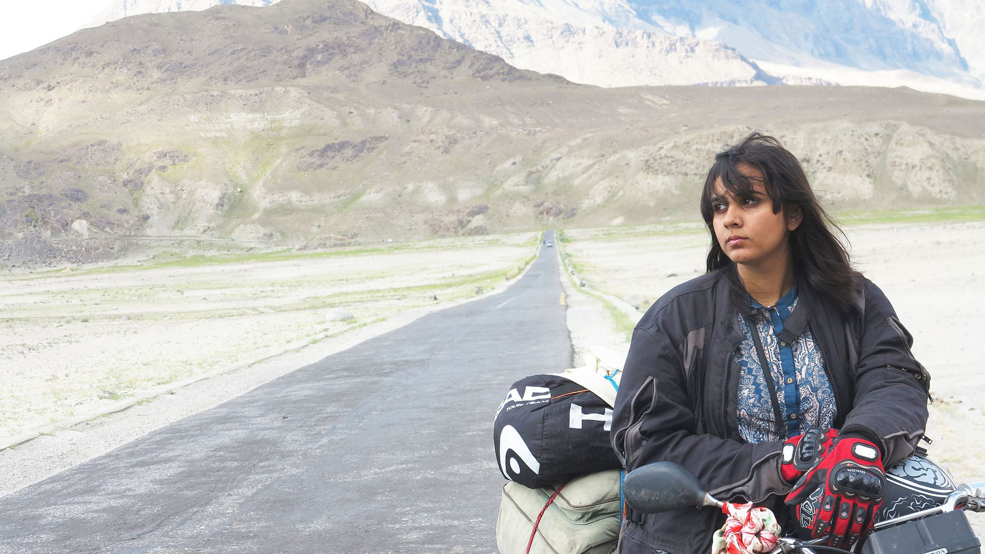 Zenith Irfan at Gilgit-Baltistan, Pakistan. (Photo Courtesy: Facebook/<a href="https://www.facebook.com/zenithirfan.zi/timeline">Zenith Irfan: 1 Girl 2 Wheels</a>)