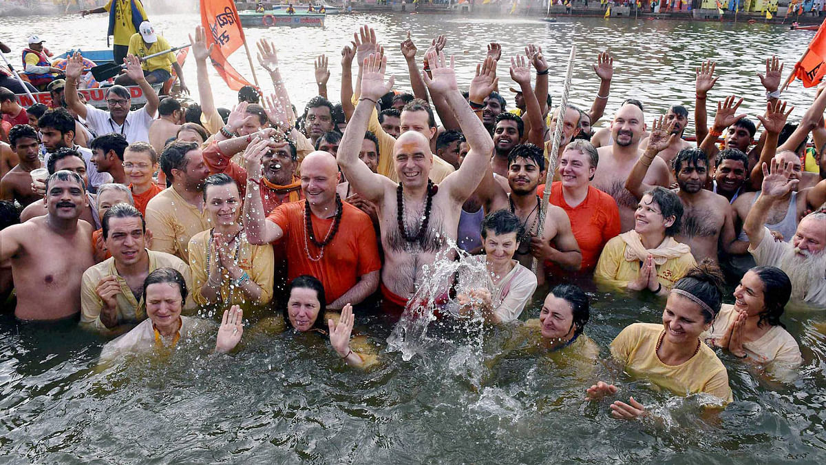 Devotees Throng  the ‘Shahi Snan’ as Kumbh Mela Draws to a Close