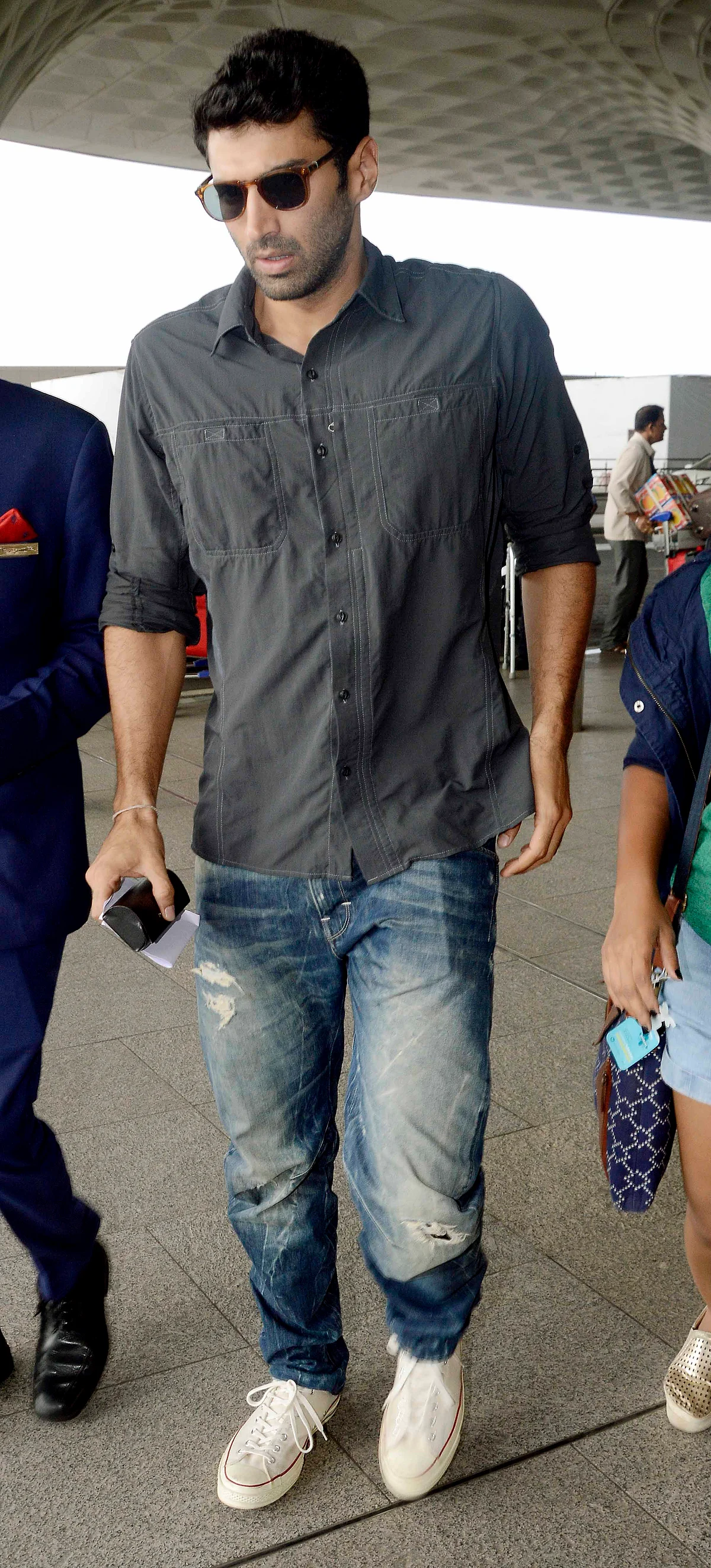Aditya Roy Kapur spotted at Mumbai international airport (Photo: Yogen Shah)