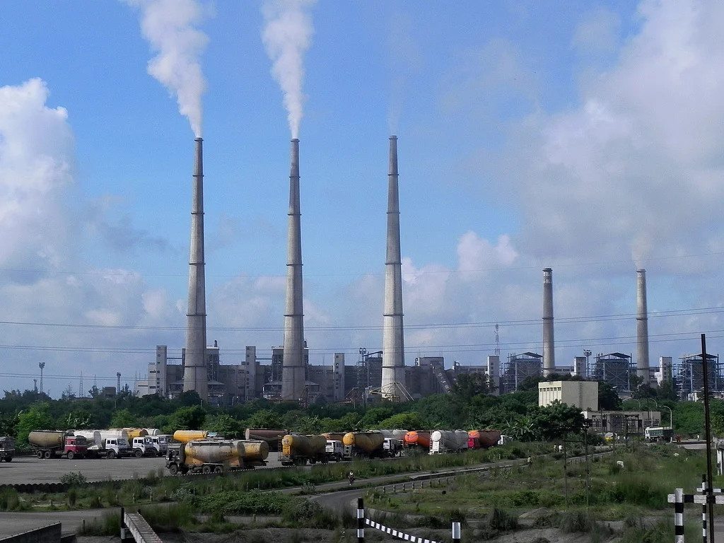 Mecheda Thermal Power Plant near the river Rupnarayan. (Photo Courtesy: Flickr/<a href="https://www.flickr.com/photos/50628848@N07/">Smeet Chowdhury</a>)