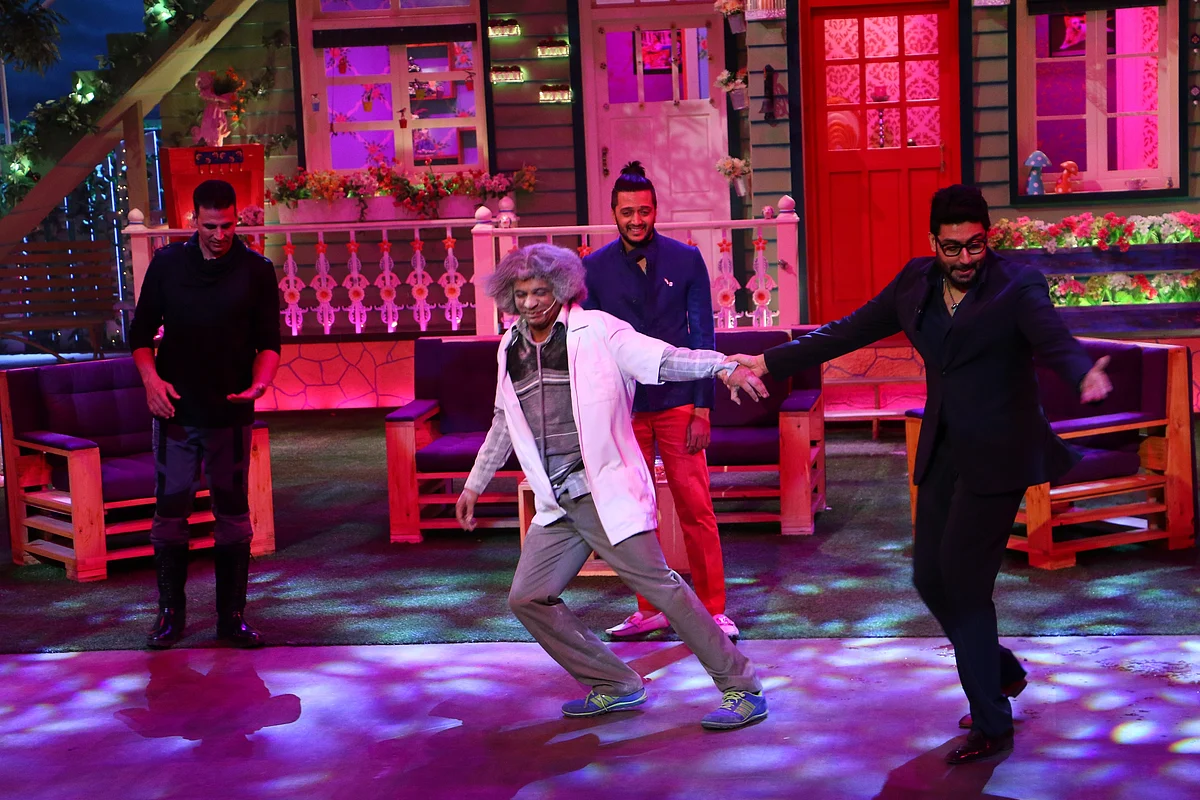 Abhishek and Sunil on stage during <i>The Kapil Sharma Show. </i>(Photo courtesy: Sony)