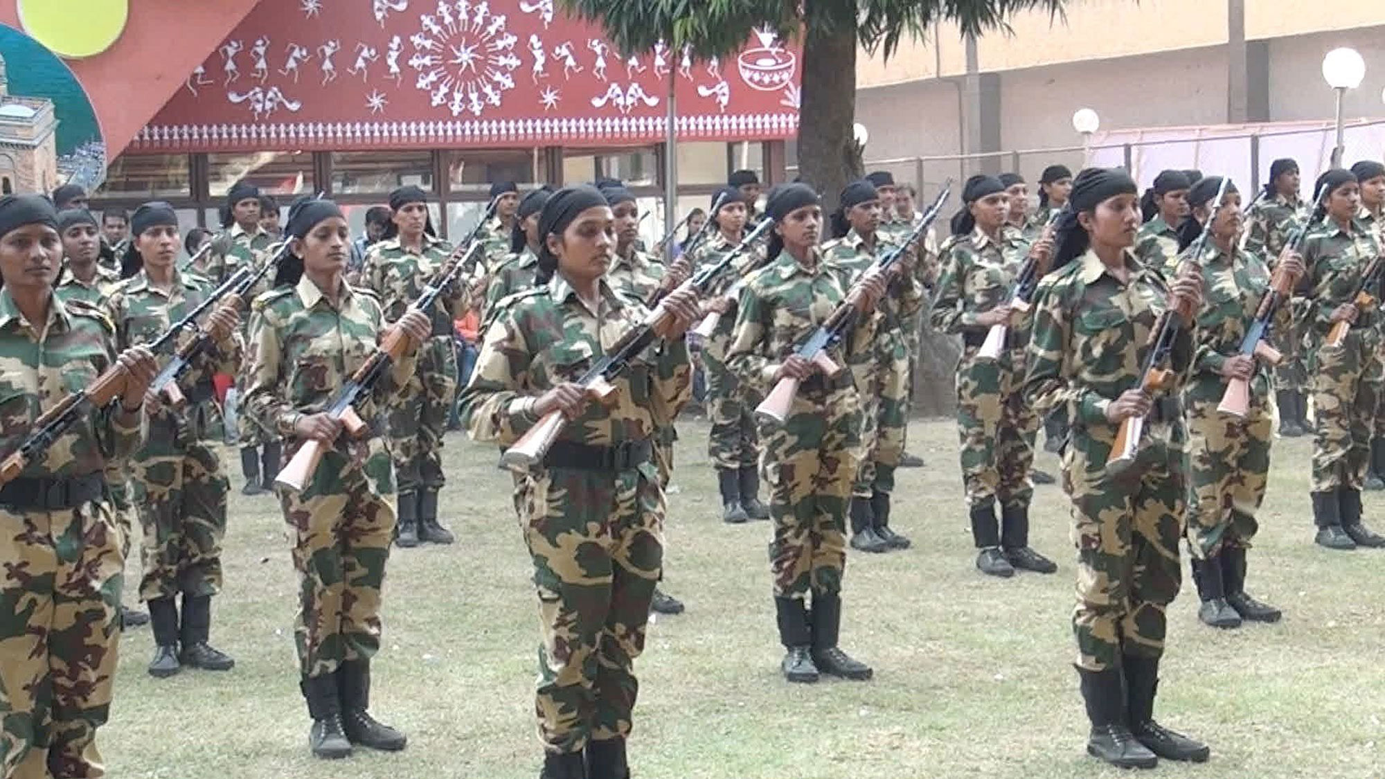 (Photo Courtesy: <a href="http://defencetalk.net/threads/anti-naxal-ops-first-women-commandos-team-deployed-in-jungles.3437/">defencetalk.net</a>)
