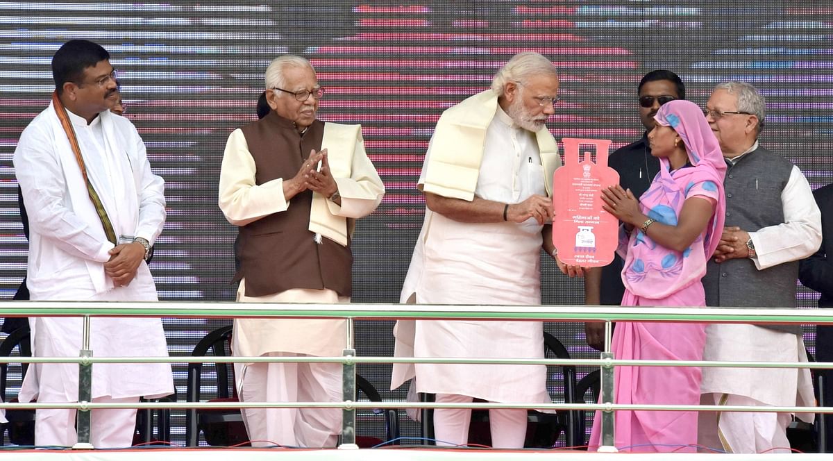 A financial support of Rs 1,600 for each LPG connection will be provided to the BPL households.