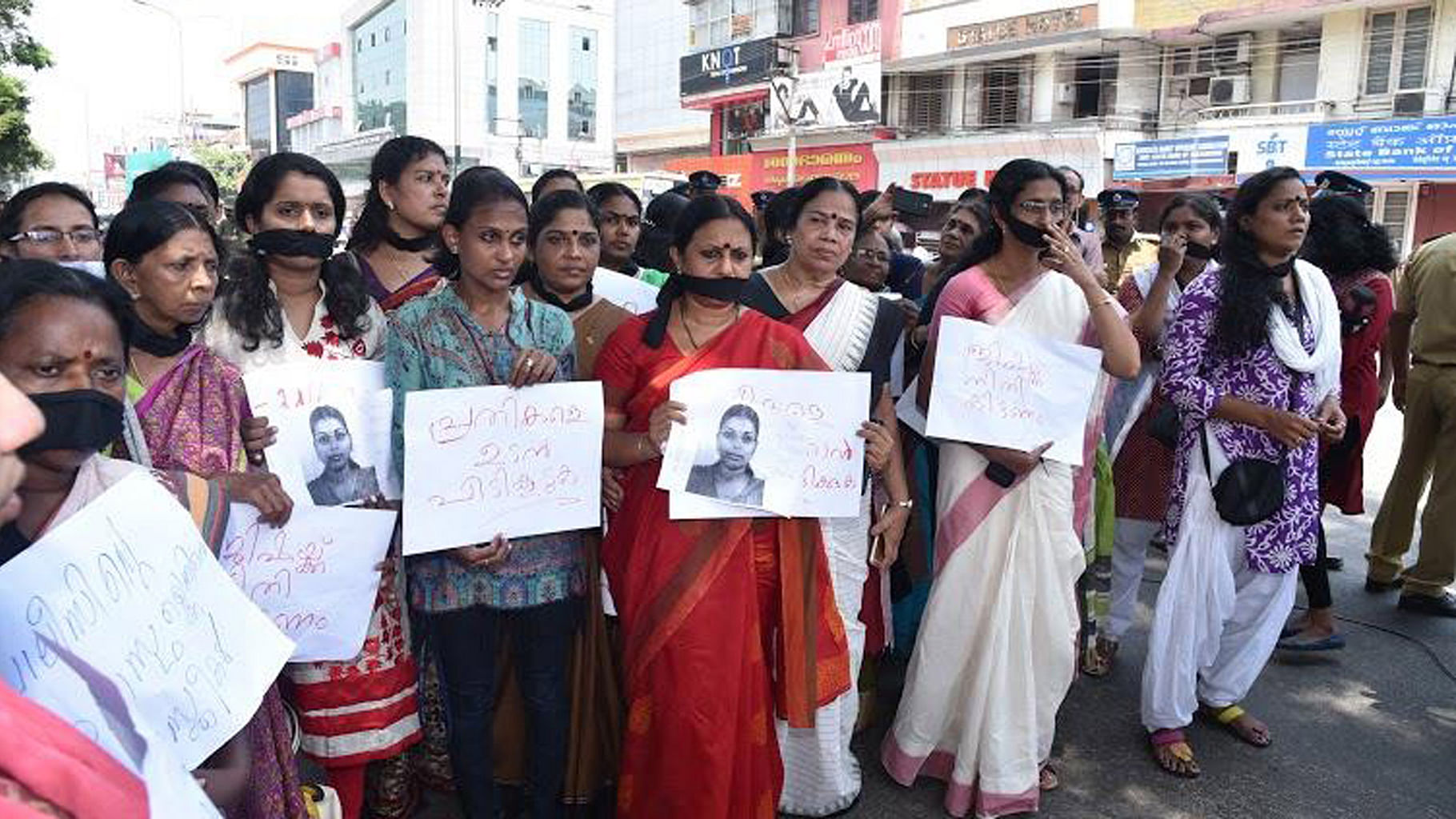 Women protest the brutal rape and murder of law student Jisha in Kerala. (Photo:<a href="https://www.facebook.com/cpimcc/">&nbsp;CPIM’s Facebook page</a>)