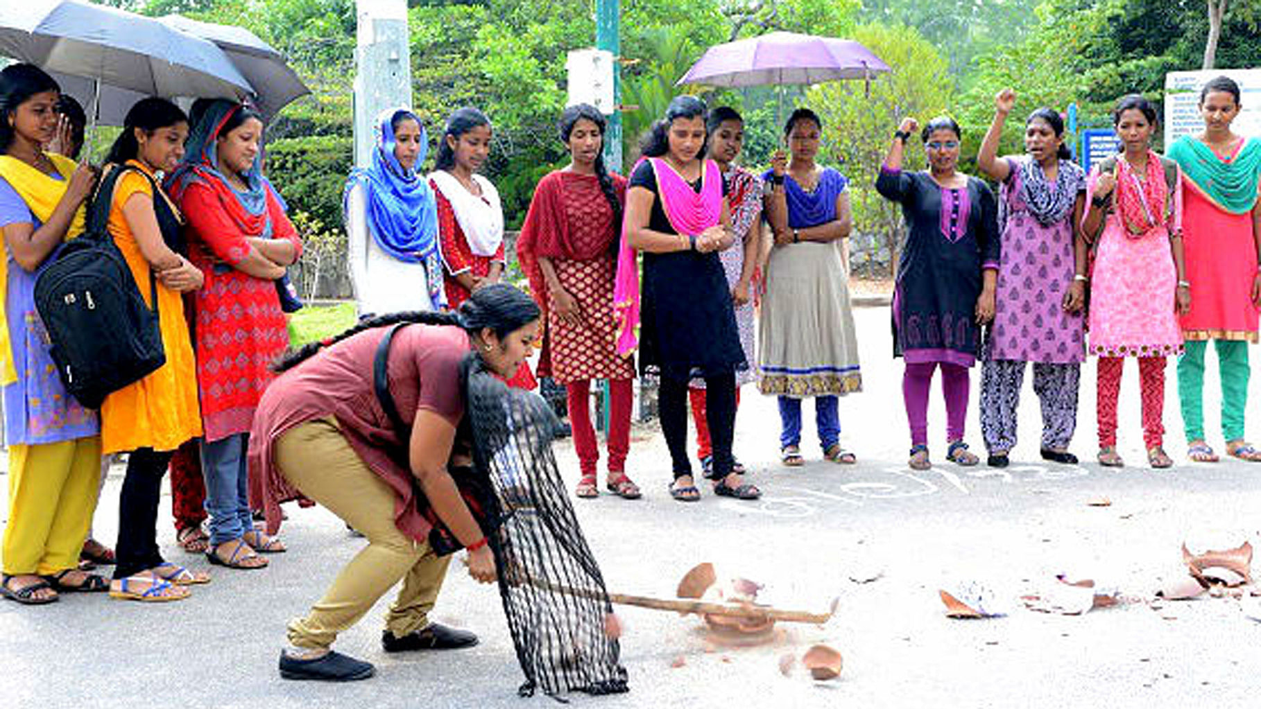 Women protesting  the murder of Dalit woman Jisha in the Kariavattom campus on Tuesday. (Photo Courtesy: <i>The News Minute</i>)
