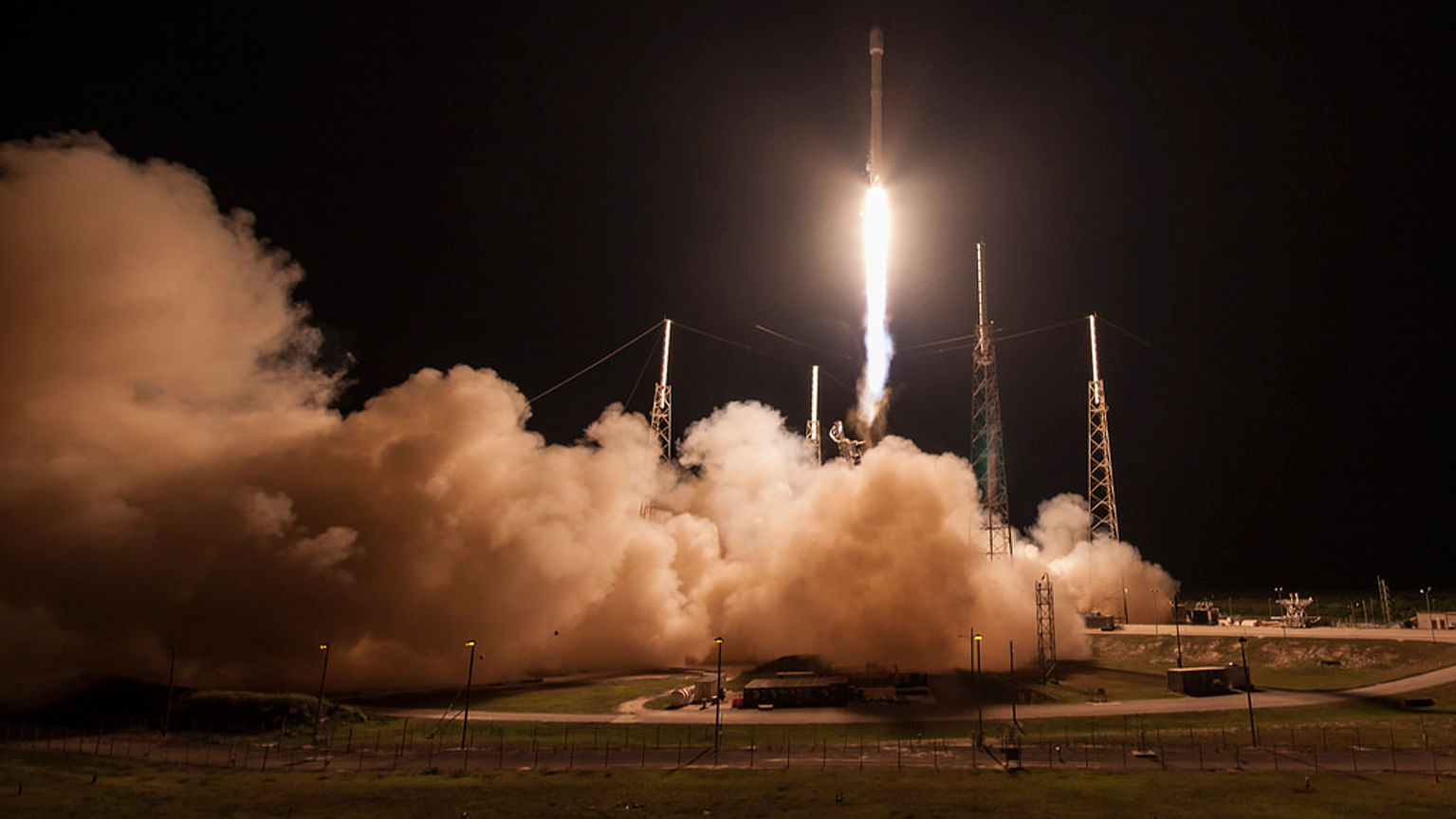 Launch of SpaceX carrying the JCSAT-14( Photo Courtesy: <a href="https://www.flickr.com/photos/spacex/26778141661/">Flickr</a>)