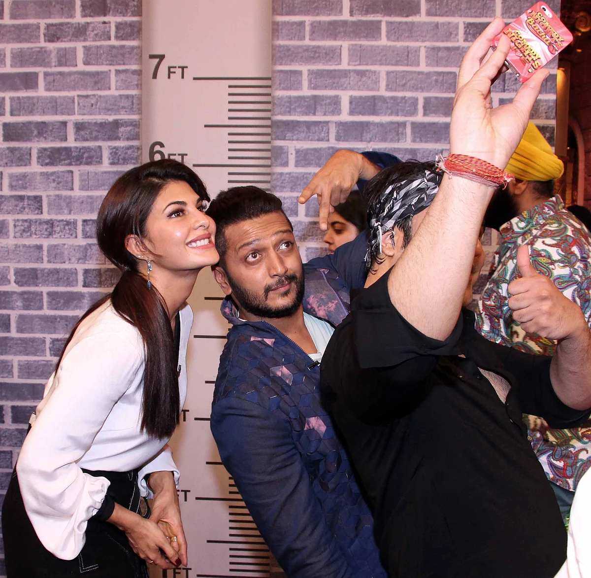 Selfie session on the <i>Comedy Nights Bachao</i> set (Photo: Yogen Shah)