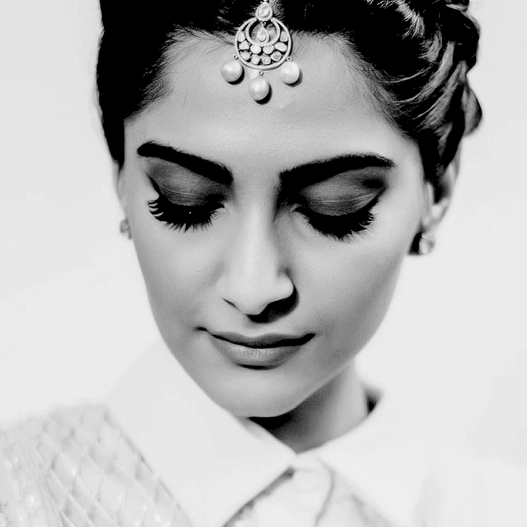 I don’t believe that a woman’s complete only with a man who’s just a call away: Sonam Kapoor (Photo: Facebook/Sonam Kapoor)
