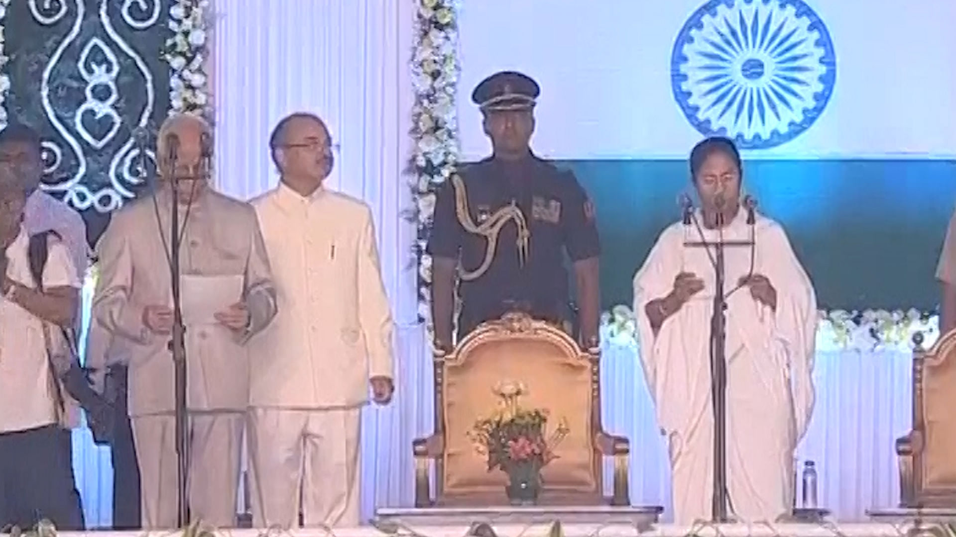  Mamata Banerjee being sworn as the chief minister of West Bengal in by West Bengal Governor Kesari Nath Tripathi. (Photo: ANI Screengrab)