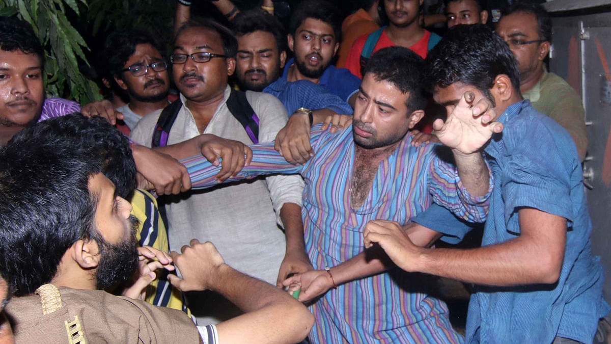 Vice Chancellor Suranjan Das rushed to the university and pleaded with the two sides to maintain peace.