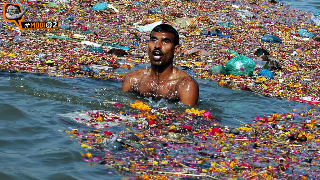 An Indian Hindu takes a dip in the polluted waters of the Ganga river in the northern Indian city of Allahabad. (Photo: Reuters)