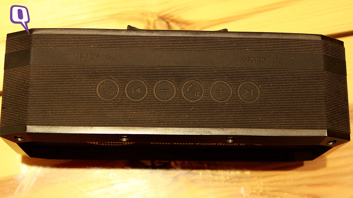 Controls on top of Zook Armour speaker. (Photo: <b>The Quint</b>)