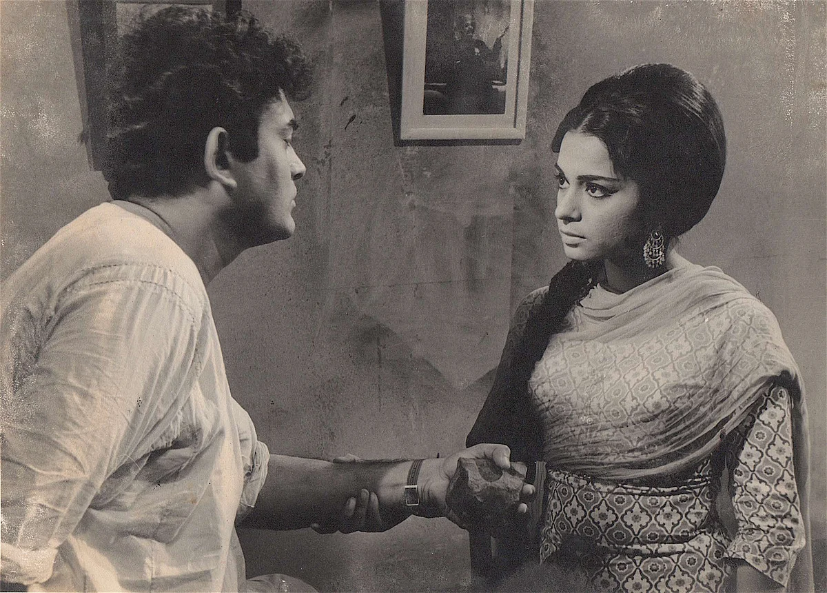 Rehana Sultan with Sanjeev Kumar in <i>Dastak</i>