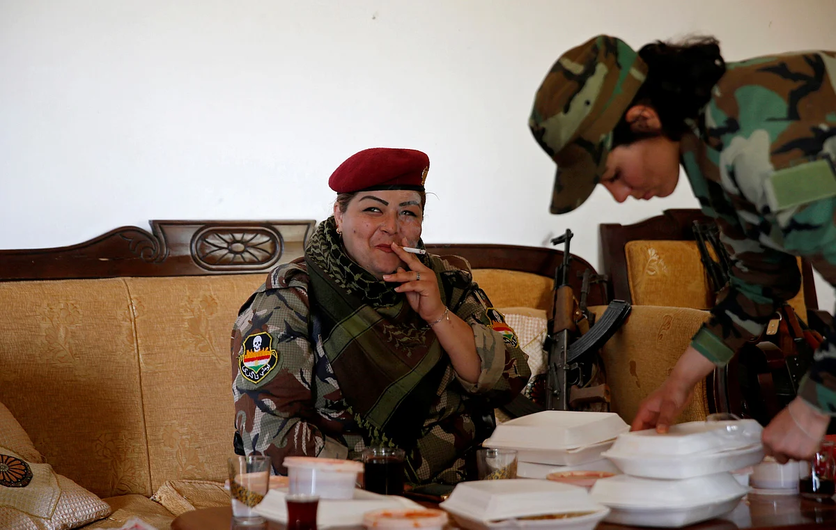 Iraqi Kurdish female fighter Haseba Nauzad, 24, smokes a cigarette after having lunch at a site near the frontline of the fight against Islamic State militants in Nawaran near Mosul, Iraq. (Photo: Reuters)