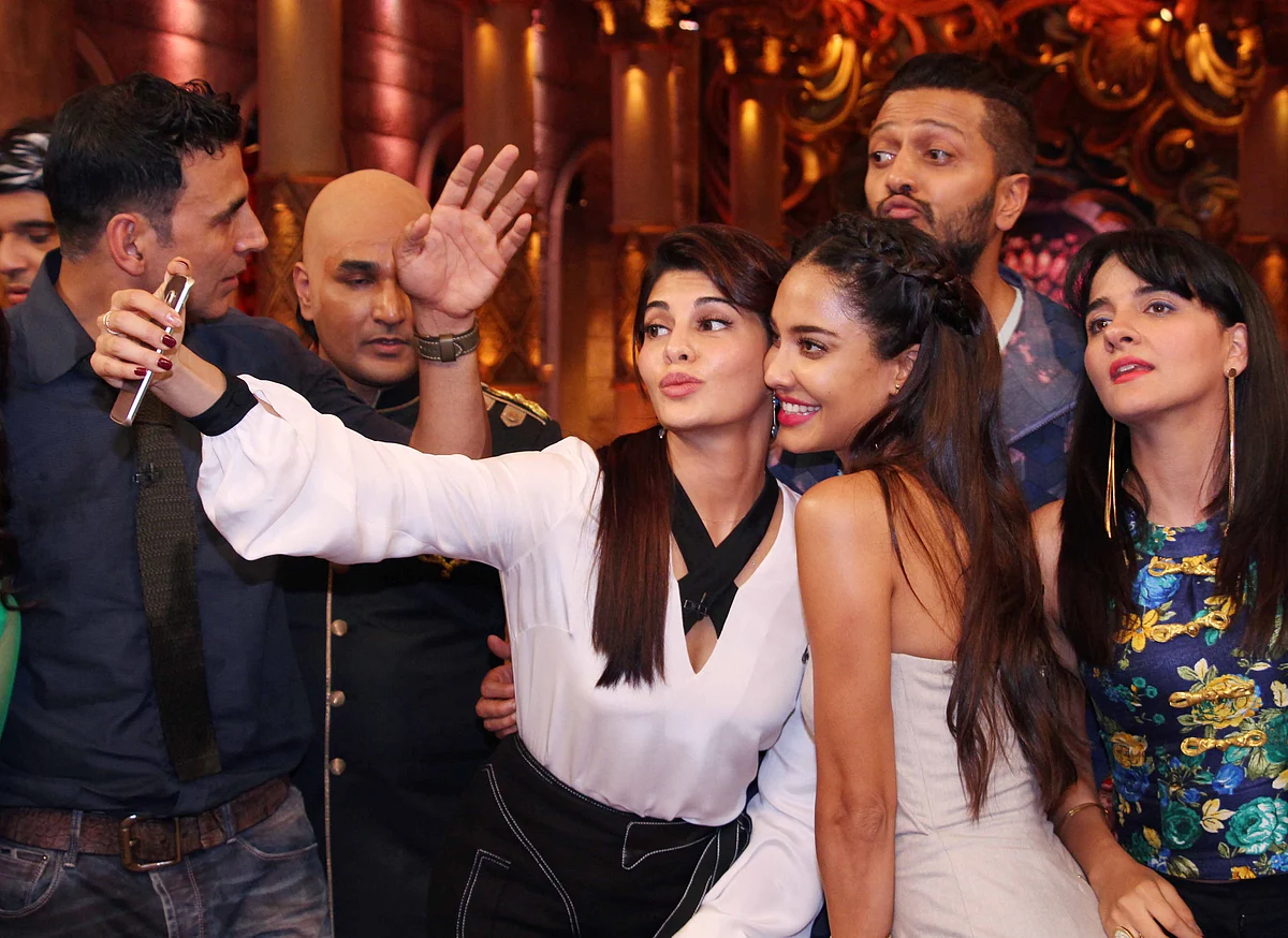 Jacqueline and Lisa taking a selfie (Photo: Yogen Shah)