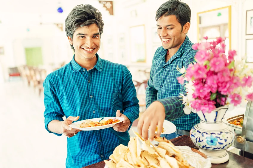 Make friends with influencers Photo: iStock