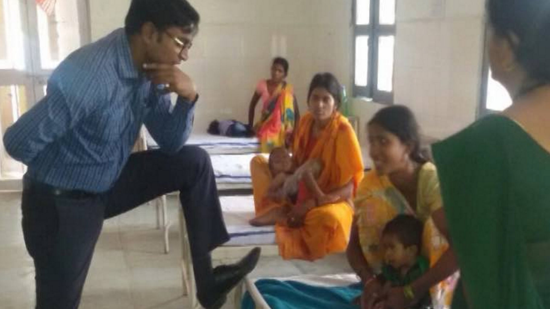 IAS officer Jagdish Sonkar’s photo went viral. (Photo Courtesy: <i><a href="http://english.pradesh18.com/news/chhattisgarh/ias-faces-suspension-for-putting-foot-on-hospital-bed-with-lady-patient-calls-it-style-889708.html">Pradesh 18</a></i>)