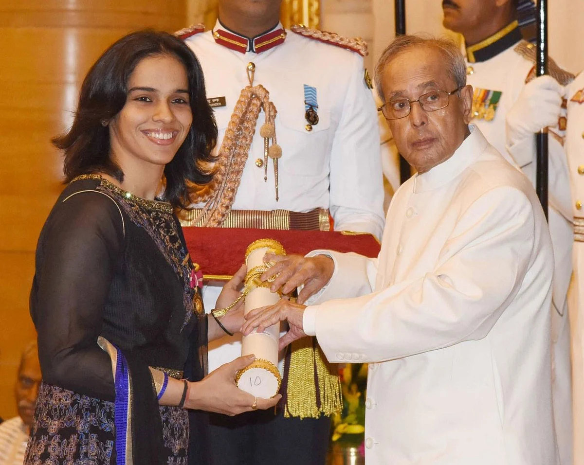 Saina Nehwal receives her Padma Bhushan Award from President Pranab Mukherjee at Rashtrapati Bhavan on March 28, 2016. (Photo: IANS/PIB)