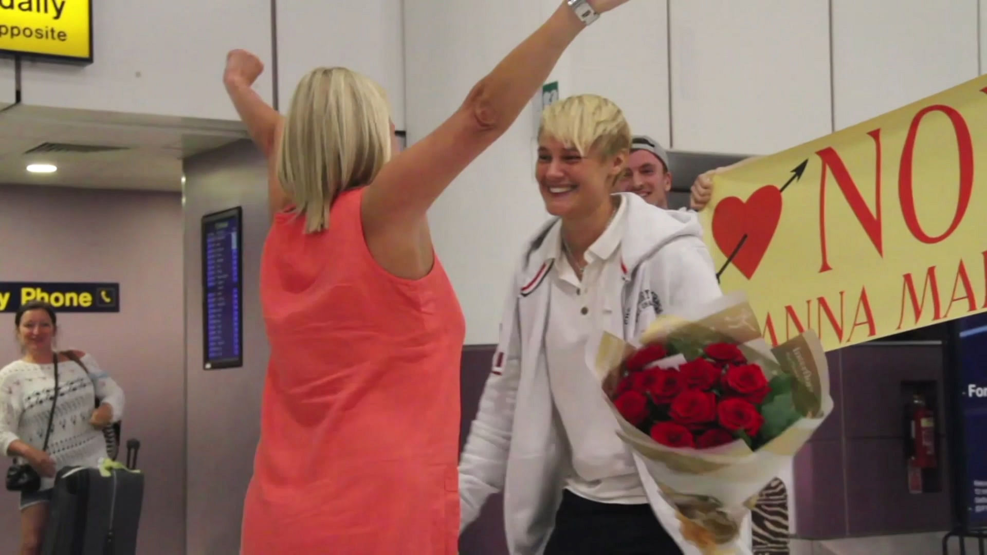 Chops Owen (Right) proposes to her 42-year-old girlfriend Karen Blackburn (Left) at Manchester airport. (Photo: AP screengrab)