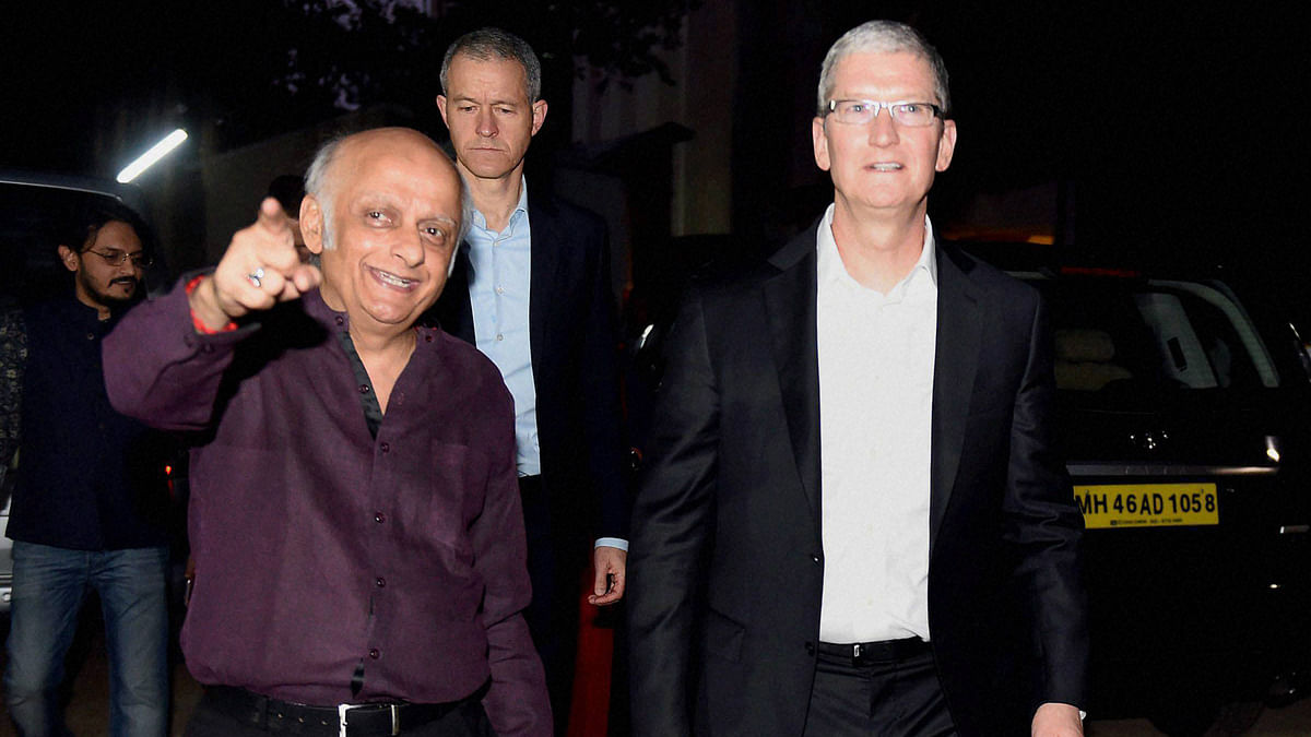 Tim Cook also visited the ICICI Headquarters in Mumbai and met CEO Chanda Kochhar.