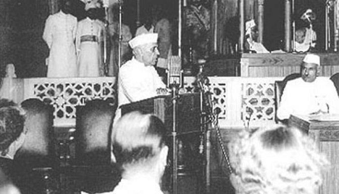 Nehru at a public event. (Photo: Wikimedia Commons)