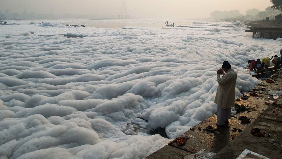 Delhi relies on recycled water from the Yamuna. (Photo: Aaqib Raza Khan/<b>The Quint</b>)