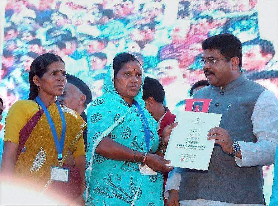 Union Minister of State for Pertroleum and Natural Gas Dharmendra Pradhan distributing LPG connections among women of BPL families under Pradhan Mantri Ujjwala Yojana in Shrinagar in Uttarakhand’s Pauri district on Thursday. (Photo: PTI)