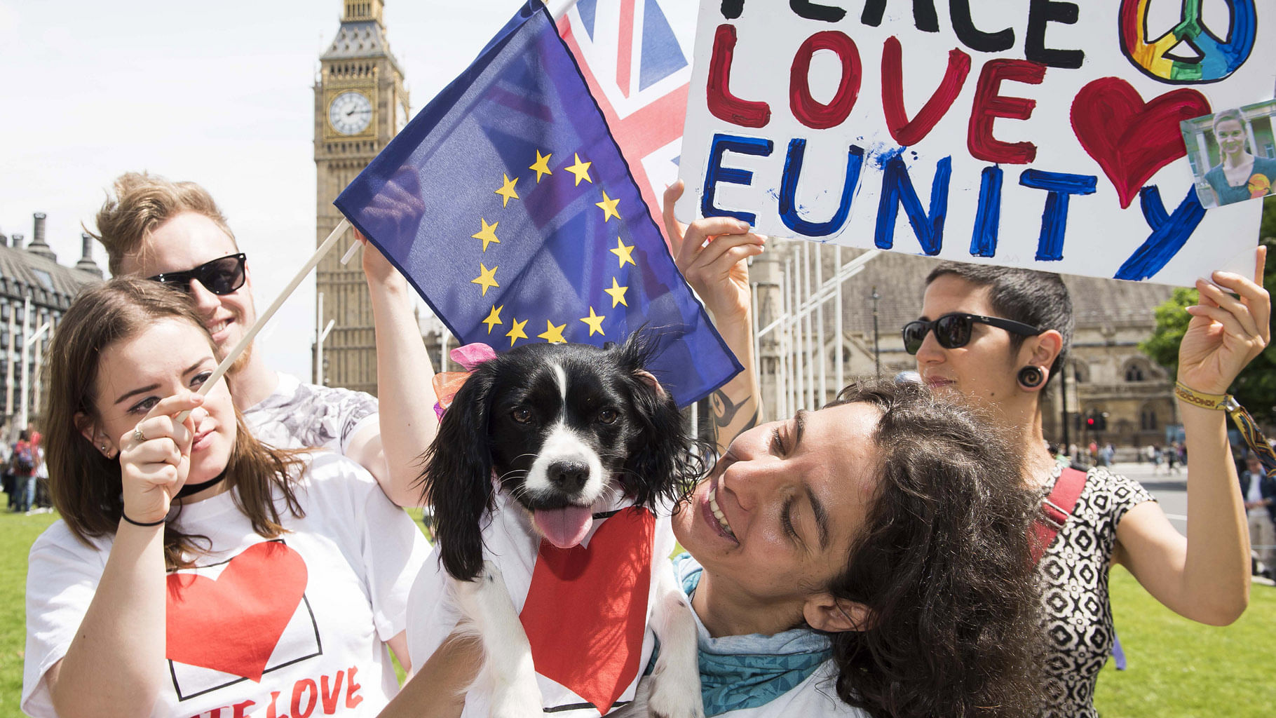 People gather to spread peace, love and unity ahead of the brexit vote. (Photo: AP)