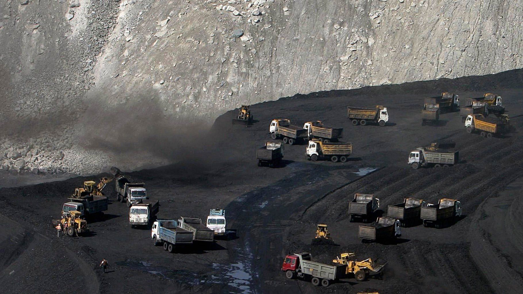 Workers in a coalmine in Chattisgarh. (Photo: Reuters)