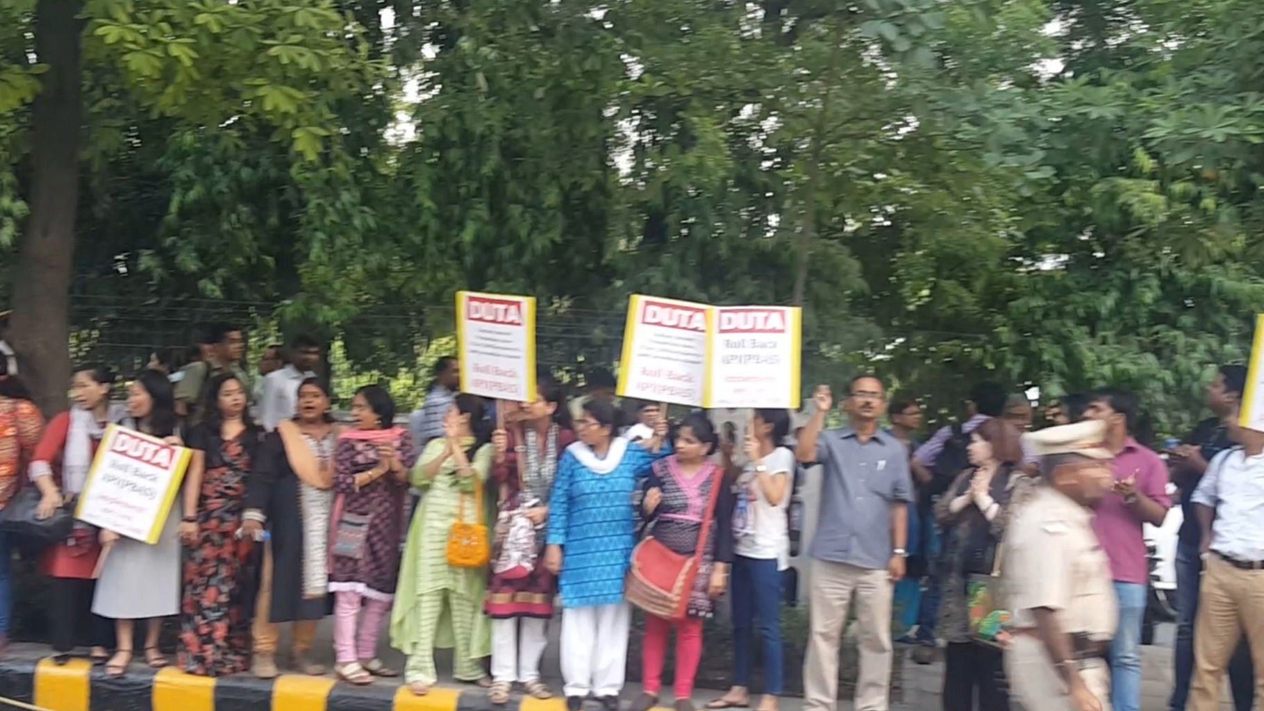 Teachers from Delhi University are up in arms against the University Grants Commission. (Photo: <b>The Quint</b>)