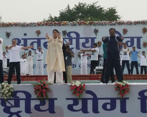 Union HRD minister Smriti Irani leading a session in Bhopal. (Photo : ANI)