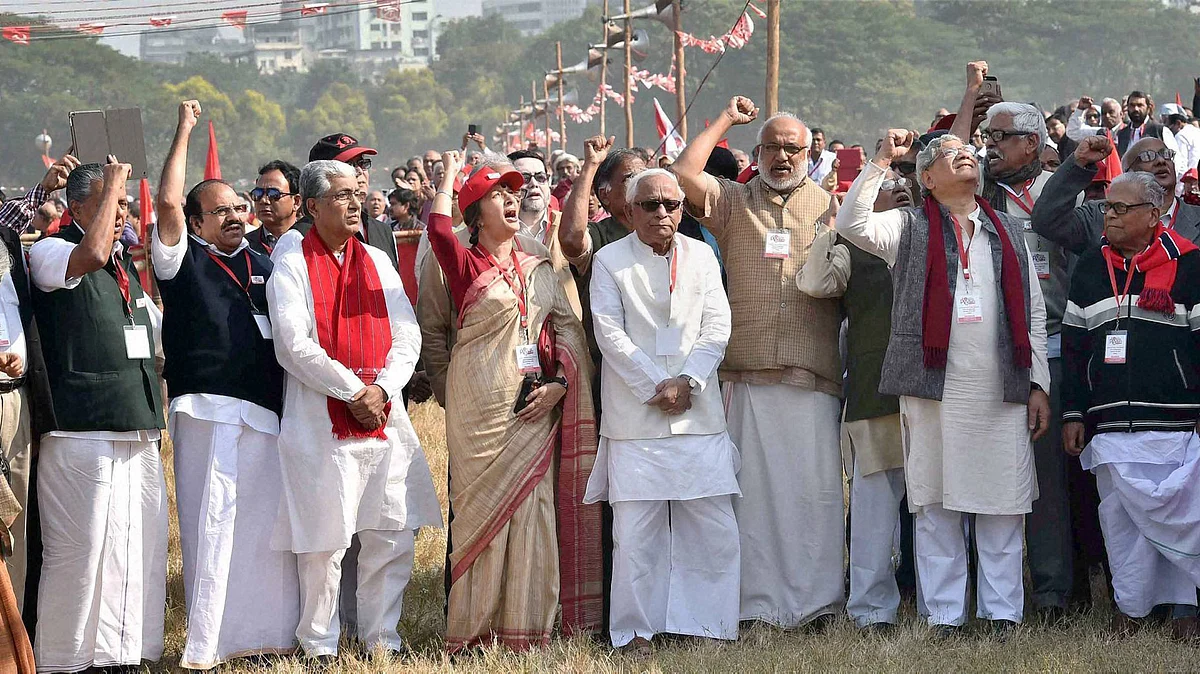 File photo of CPI(M) General Secretary Sitaram Yechury, former West Bengal Chief Minister Buddhadeb Bhattacharjee.(Photo: PTI)