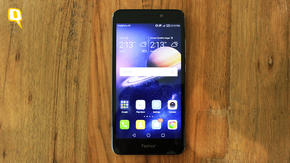 Huawei Honor 5C has a very generic looking front face. (Photo: <b>The Quint</b>)