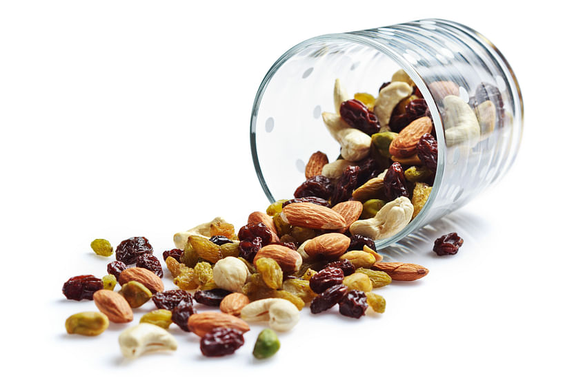 Dry fruits are a great option for small hunger pangs. (Photo: istockphoto)
