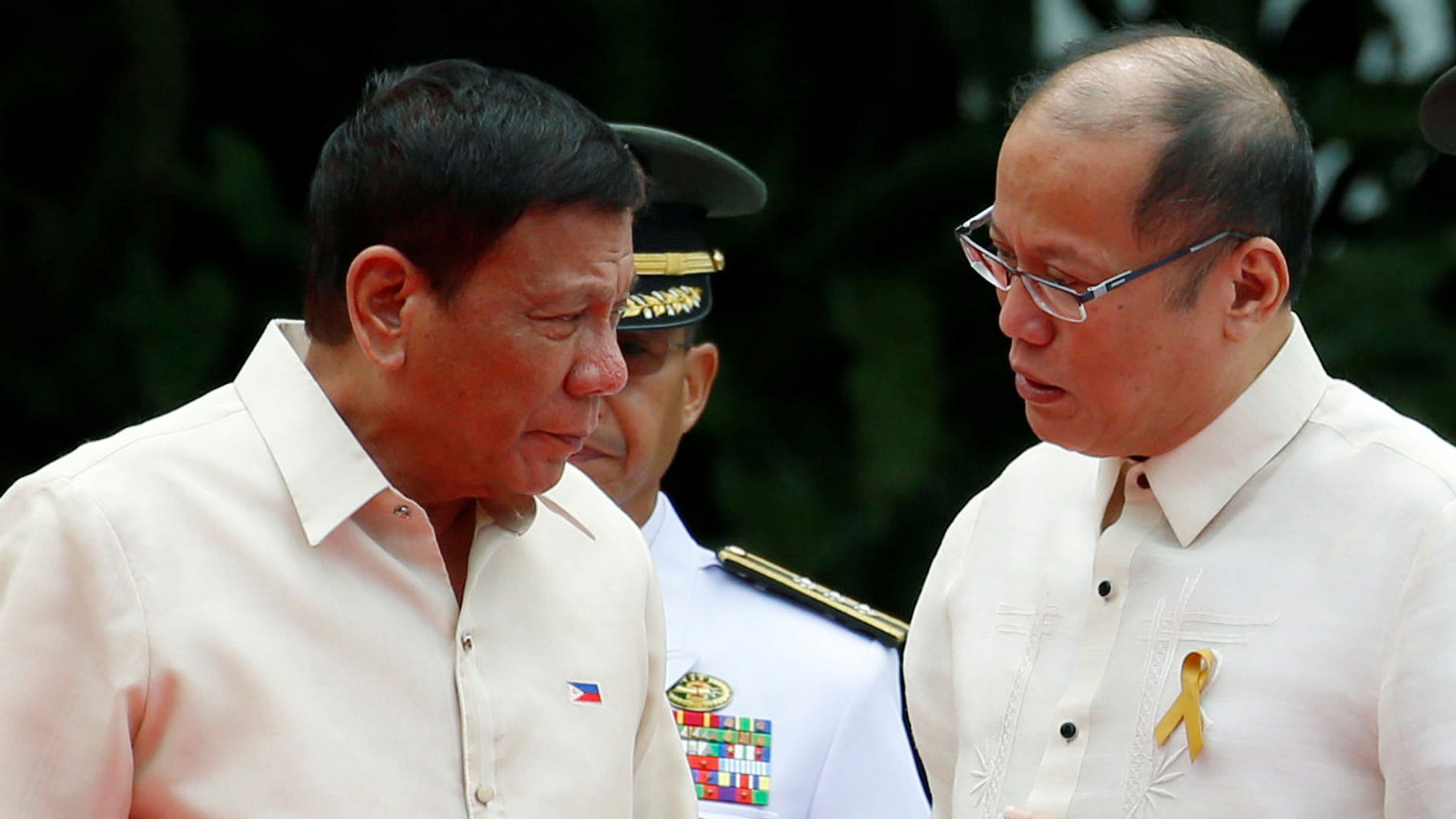 President Rodrigo Duterte (left) and the outgoing President Benigno Aquino . (Photo: Reuters)