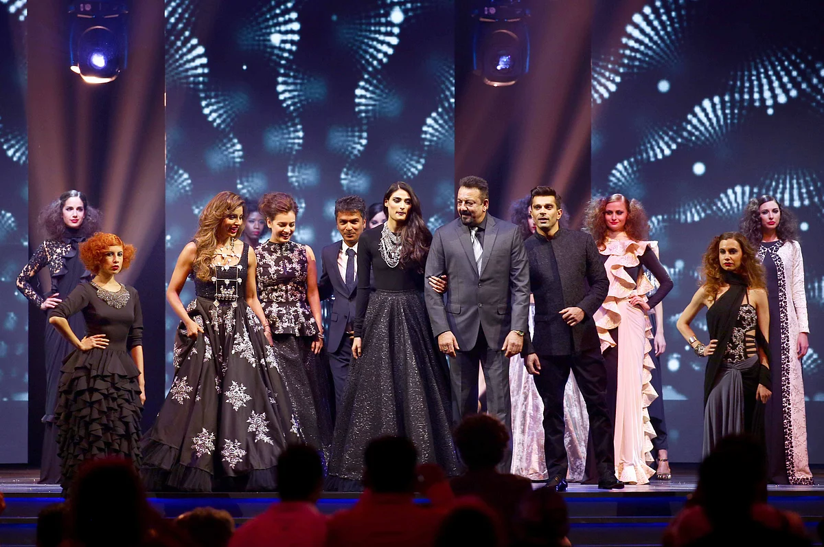 Bipasha Basu, Athiya Shetty, Sanjay Dutt and Karan Singh Grover launch Vikram Phadnis’s new collection at IIFA Madrid ( Photo: Yogen Shah)