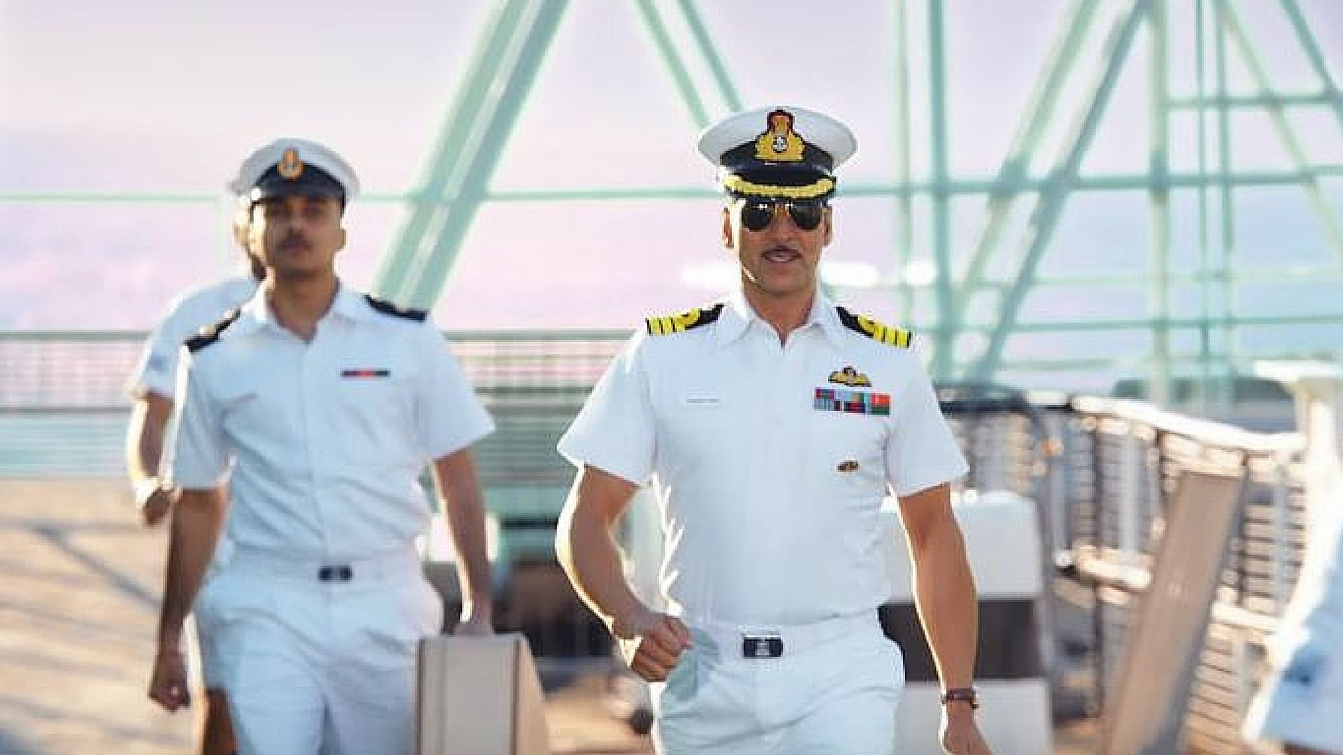 Rustom costume auction: Legal notice sent to Akshay Kumar-Twinkle Khanna  for 'playing with sentiments' of armed forces