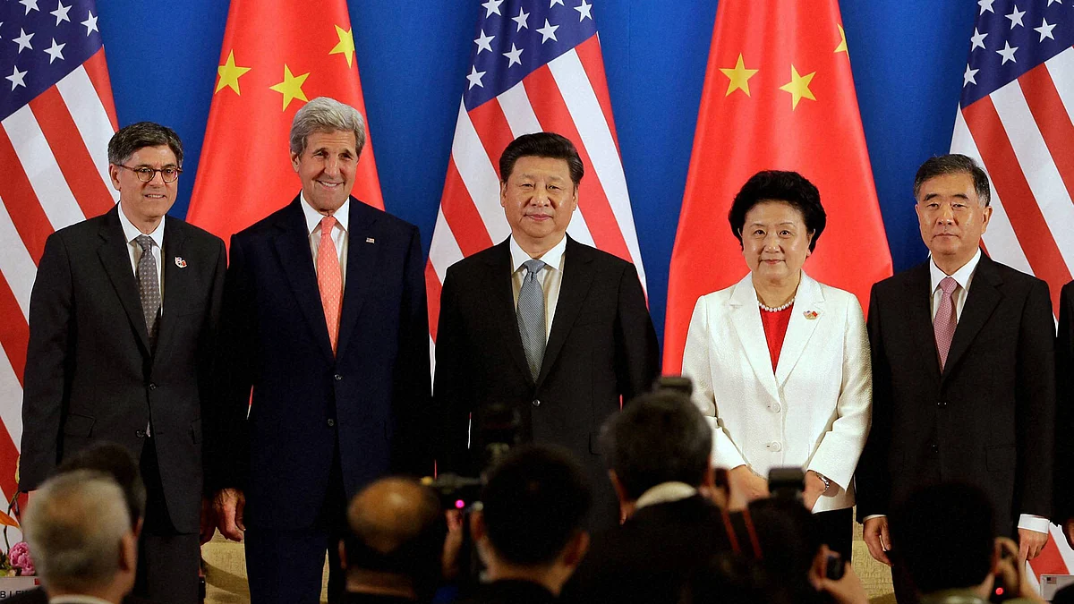 American Secretary of State John Kerry and China’s President Xi Jinping pose for a photo during the eighth US-China Strategic and Economic Dialogues in Beijing, June 6, 2016. (Photo: PTI)