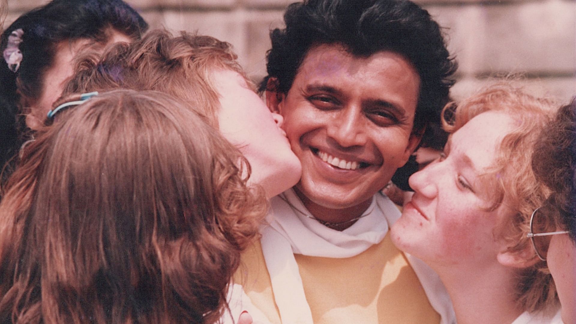 <div class="paragraphs"><p>Mithun Chakraborty with his Russian fans </p></div>