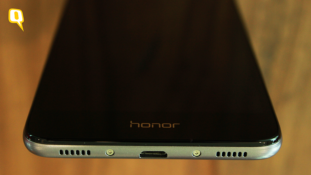 Huawei Honor 5C has a mono speaker under the speaker grill below. (Photo: <b>The Quint</b>)