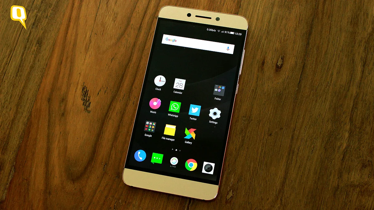 The 5.5-inch Full-HD display is a delight. (Photo: <b>The Quint</b>)