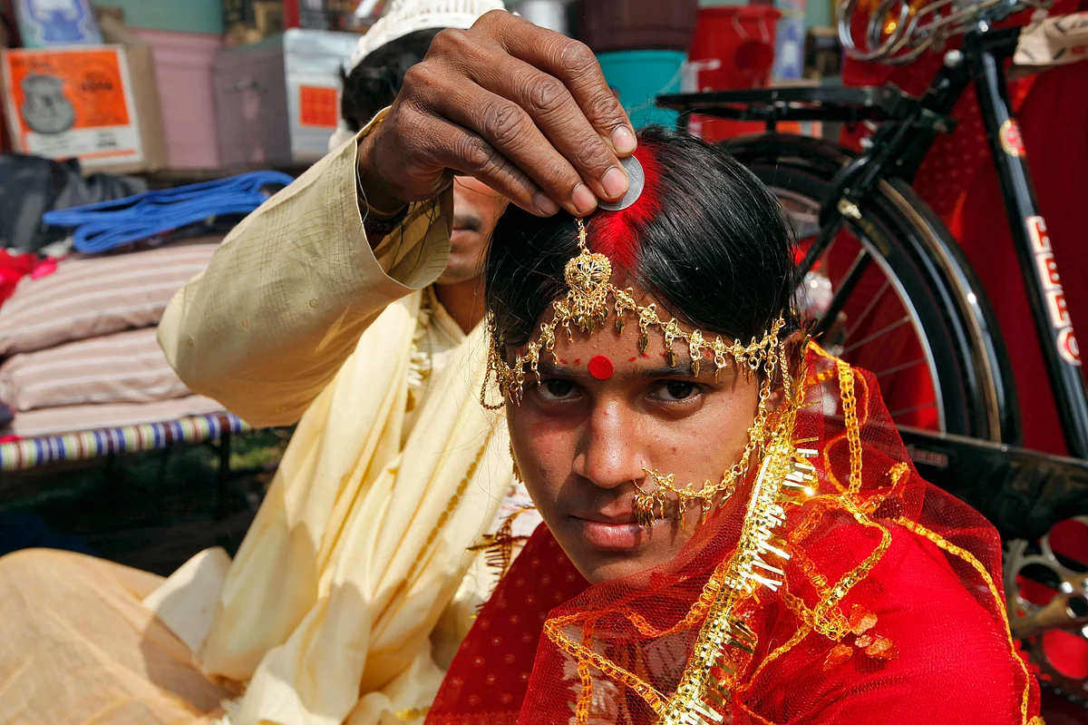 A bride and a groom participate in ritual as they exchange wedding vows. (Photo: Reuters)