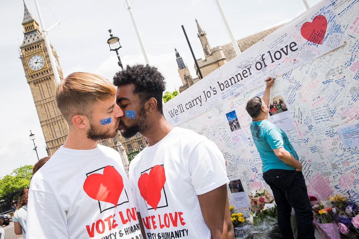 Ahead of the Brexit vote, people gather across Europe to reject any sort of hate campaign and spread love.