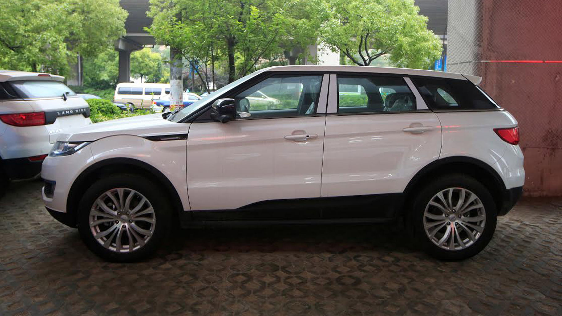Jiangling Motor’s Landwind x7 which being criticised for its similarities to Range Rover Evoque. (Photo: Reuters)