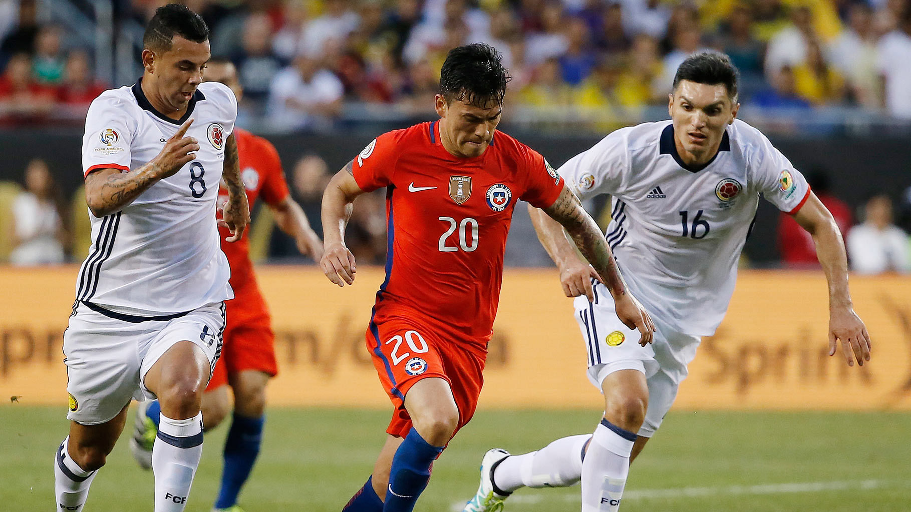 Chile’s Charles Aranguiz (20) moves the ball against Colombia’s Edwin Cardona (8) and Colombia’s Daniel Torres (16). (Photo: AP)&nbsp;