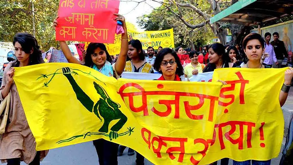 The Pinjra Tod movement in Delhi University. (Photo: <a href="https://www.facebook.com/pinjratod/">Pinjra Tod’s official Facebook page</a>.)