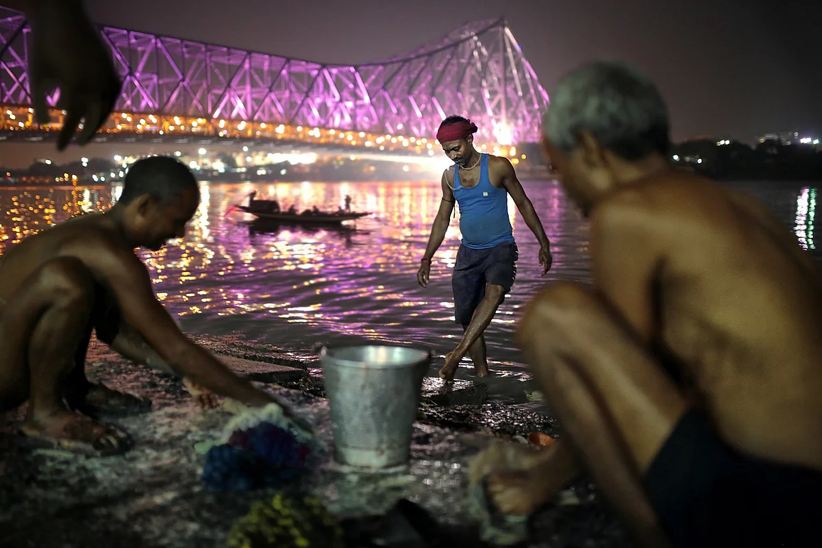 Fishermen wash their clothes and sing trade songs by the banks of Ganges in Kolkata. (Photo: Souvid Datta)